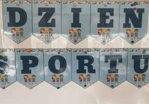 Na zdjęciu widzimy napis Dzień Sportu.