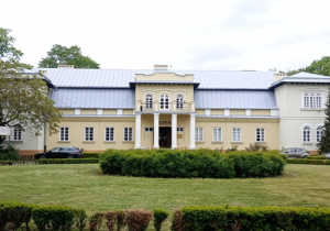 Dworek Olszewskich, w który znajduje się Muzeum Regionalne.