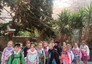 Przedszkolaki w trakcie zwiedzania Orientarium.