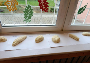 Chlebki ulepione z masy solnej.