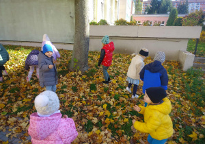 Dzieci podczas zabawy.