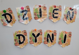 Zdjęcie z napisem „ Dzień Dyni”.