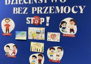 Tablica z informacjami Dzieciństwo bez Przemocy.