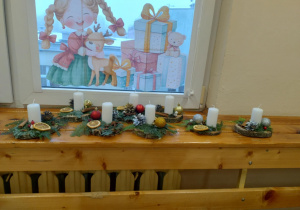 Na zdjęciu widzimy gotowe stroiki wykonane przez dzieci