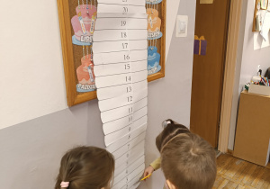 Odliczanie dni do świąt poprzez skracanie brody Mikołaja