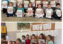 Kolaż zdjęć grupy Stokrotki podczas Dnia Popcornu.