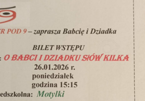 Zdjęcie przedstawiające bilet na spektakl do teatru, który otrzymali dziadkowie.