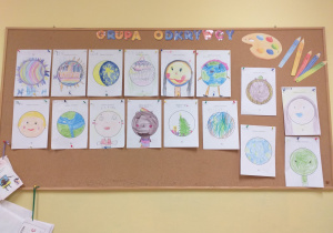 Zdjęcie przedstawia wytwory prac matematycznych dzieci.