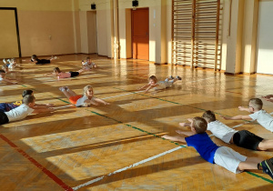 Grupa Motylki podczas ćwiczeń.