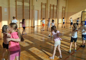 Motylki na Sali gimnastycznej podczas ćwiczeń.