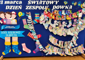 Zdjęcie przedstawiające gazetkę przedszkolną z okazji Światowego Dnia Zespołu Downa.