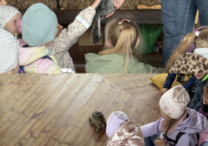 Odkrywcy i Smerfy na zajęciach edukacyjnych